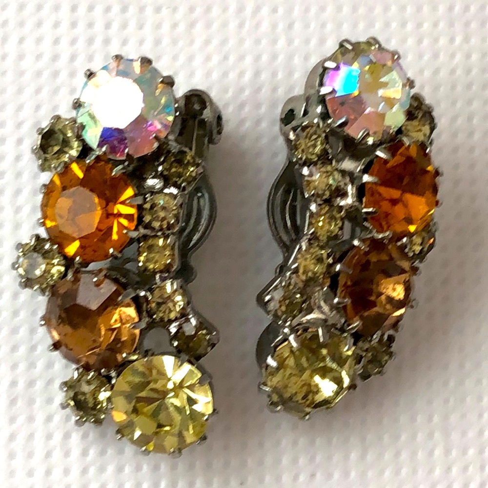 Vintage rhinestone clip on earrings